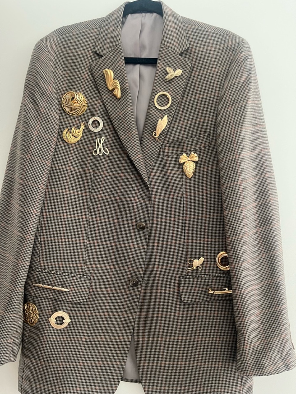 One of a kind vintage blazer with broaches